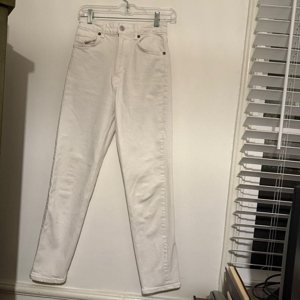 Zara White High-Waisted Jeans
